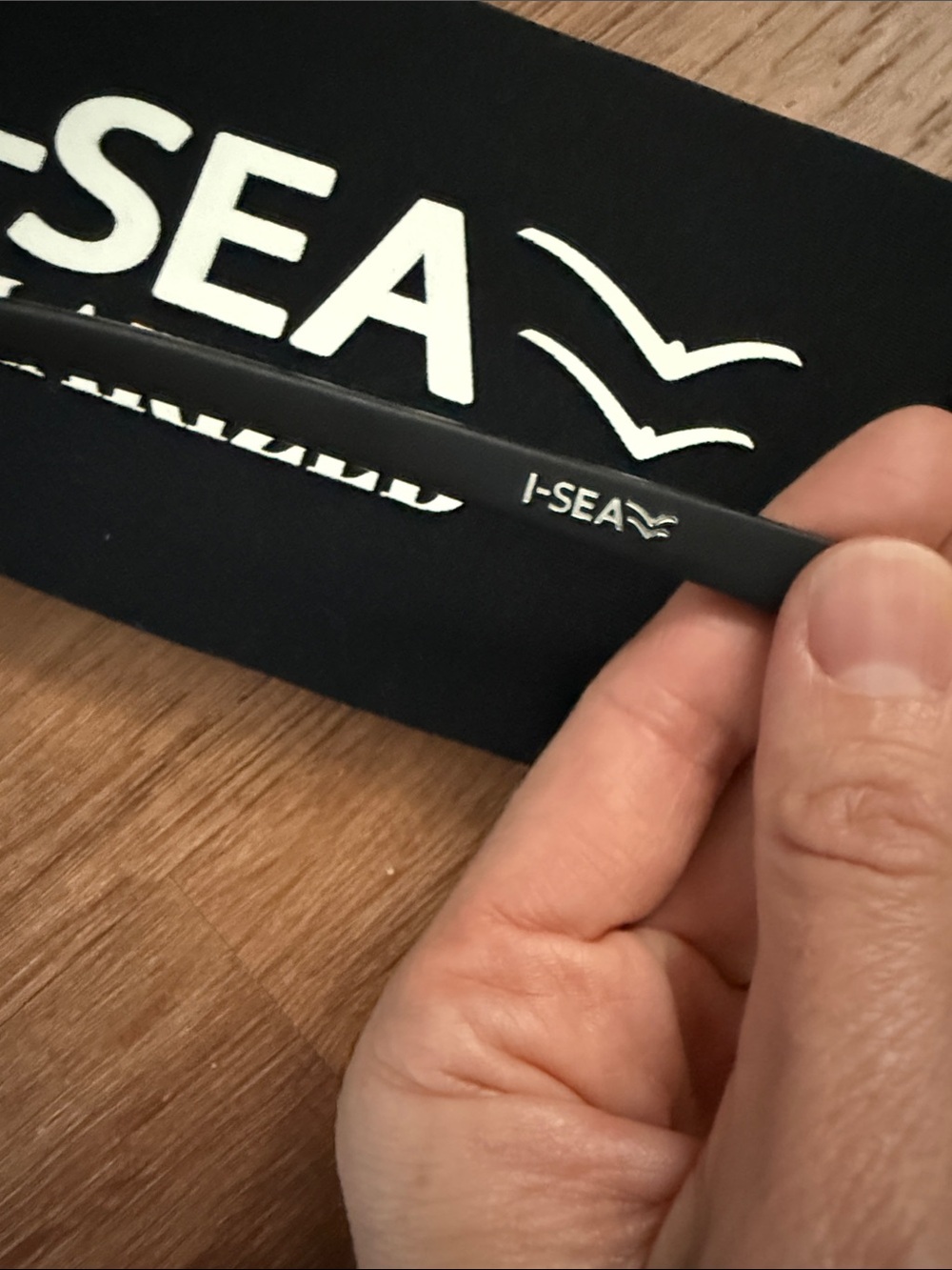 I-Sea Black Matte Polarized Sunglasses with Case - Picture 2 of 5